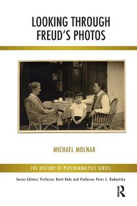 Molnar |  Looking Through Freud's Photos | Buch |  Sack Fachmedien